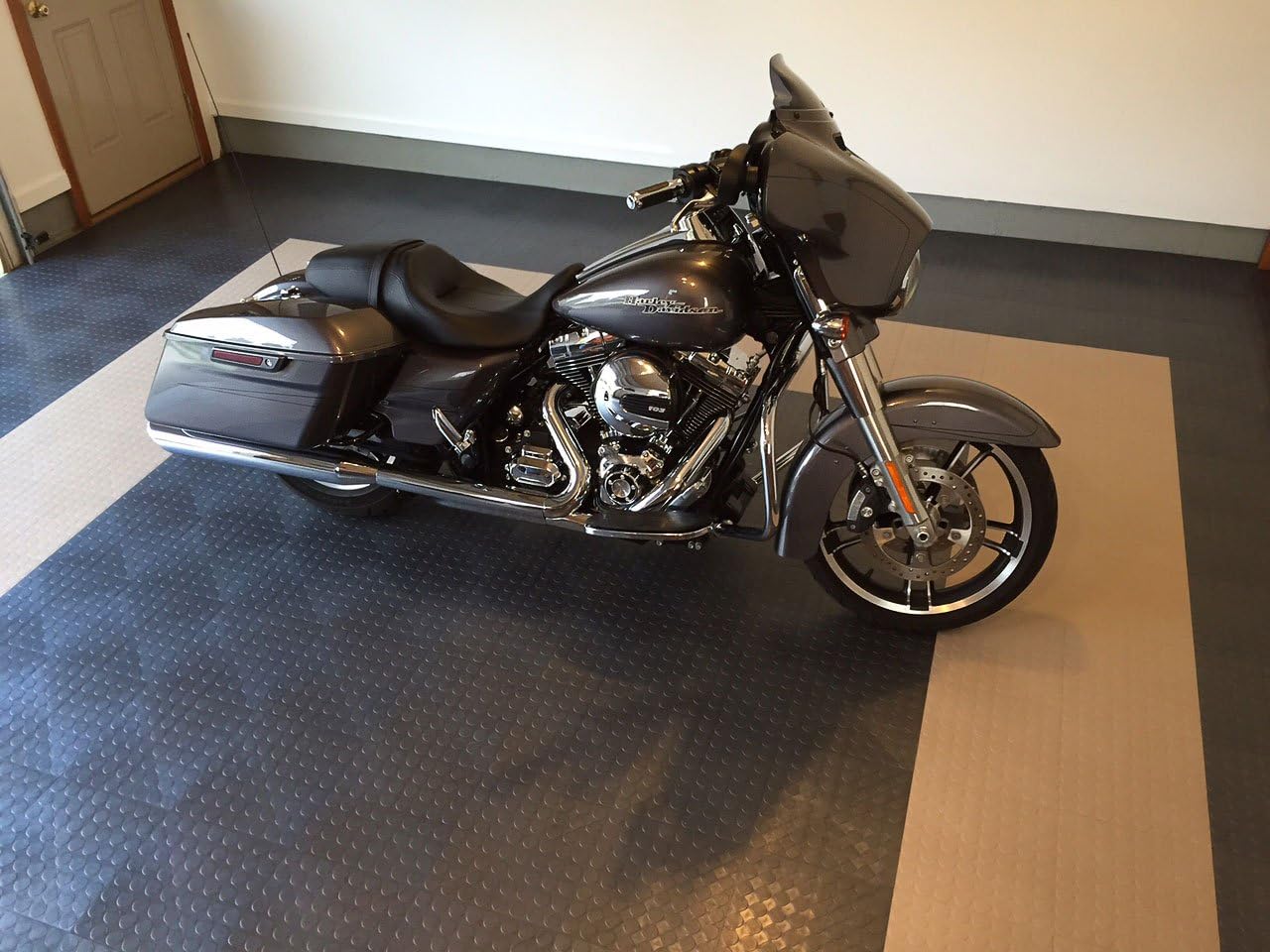 Big Floors RaceDeck CircleTrac, Interlocking Non-Slip Garage Flooring Tile, Durable, Modular, Heavy-Duty Copolymer, Easy Install (Beige, 48 Pack of 12 x 12" Tiles)